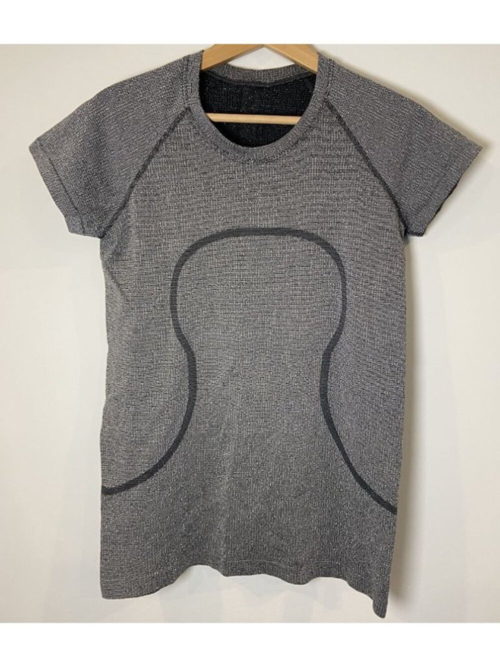 Lululemon Swiftly Tech Shirt Short Sleeve Metallic Black Gray Silver Size 10